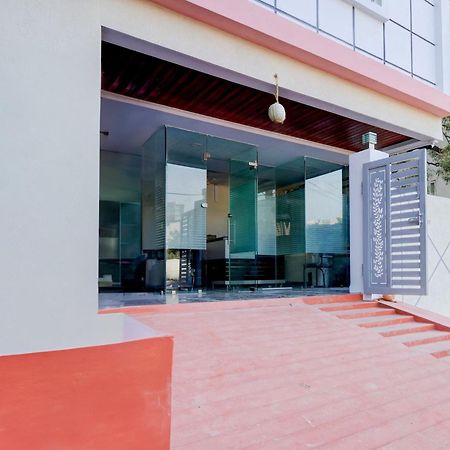 Super Townhouse Nanak Ram Guda Near Waverock Sez Hyderabad Exterior photo