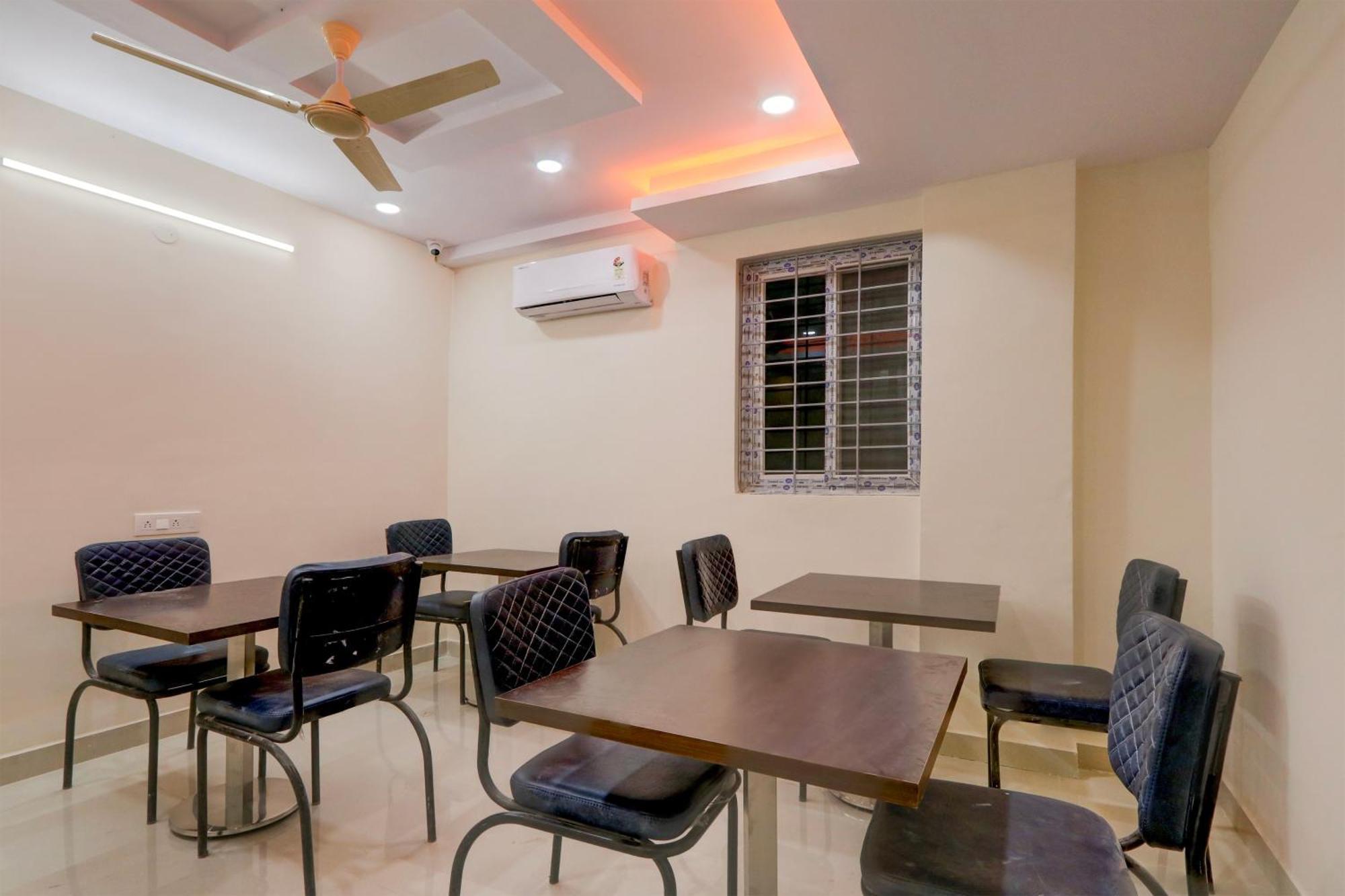 Super Townhouse Nanak Ram Guda Near Waverock Sez Hyderabad Exterior photo