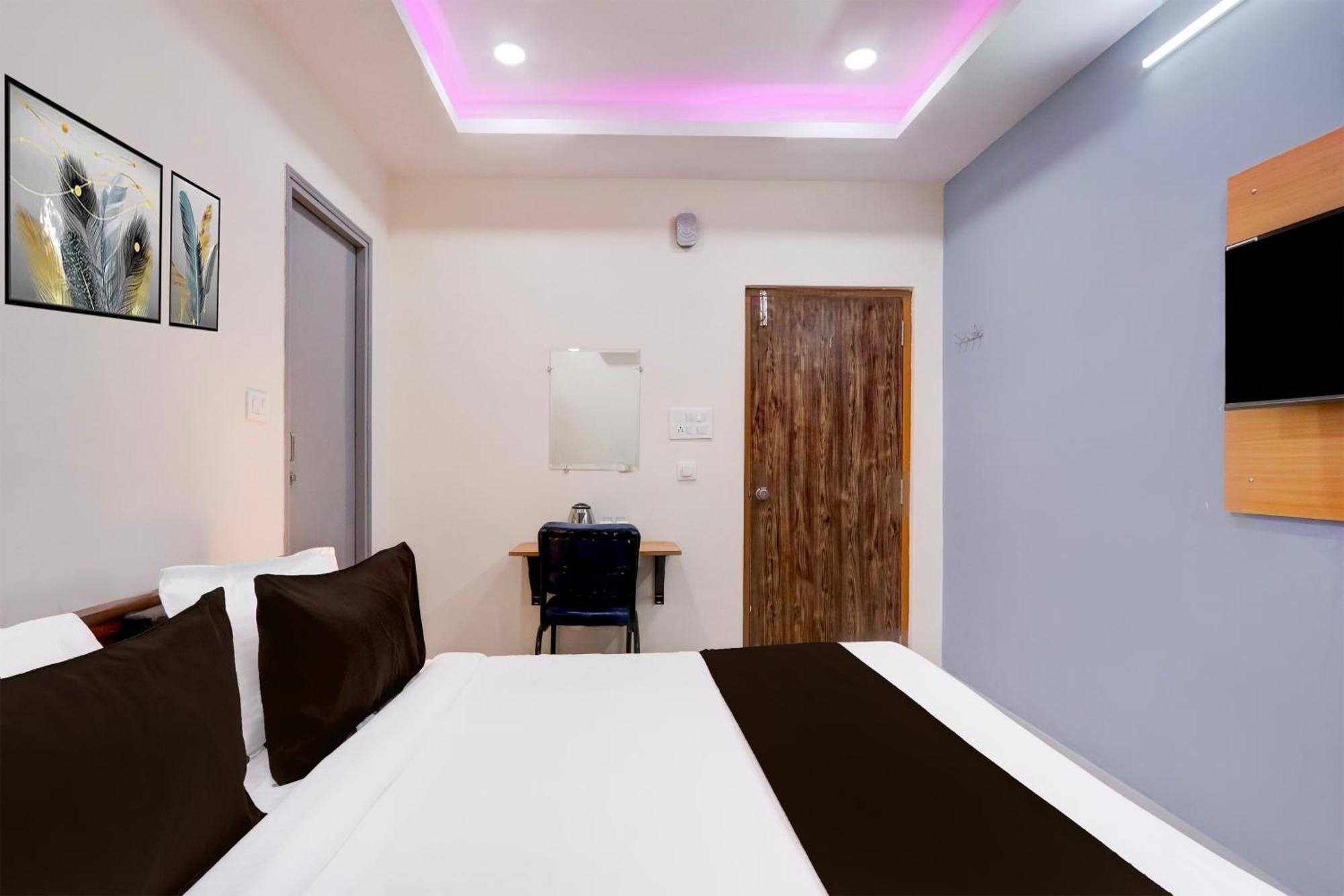 Super Townhouse Nanak Ram Guda Near Waverock Sez Hyderabad Exterior photo