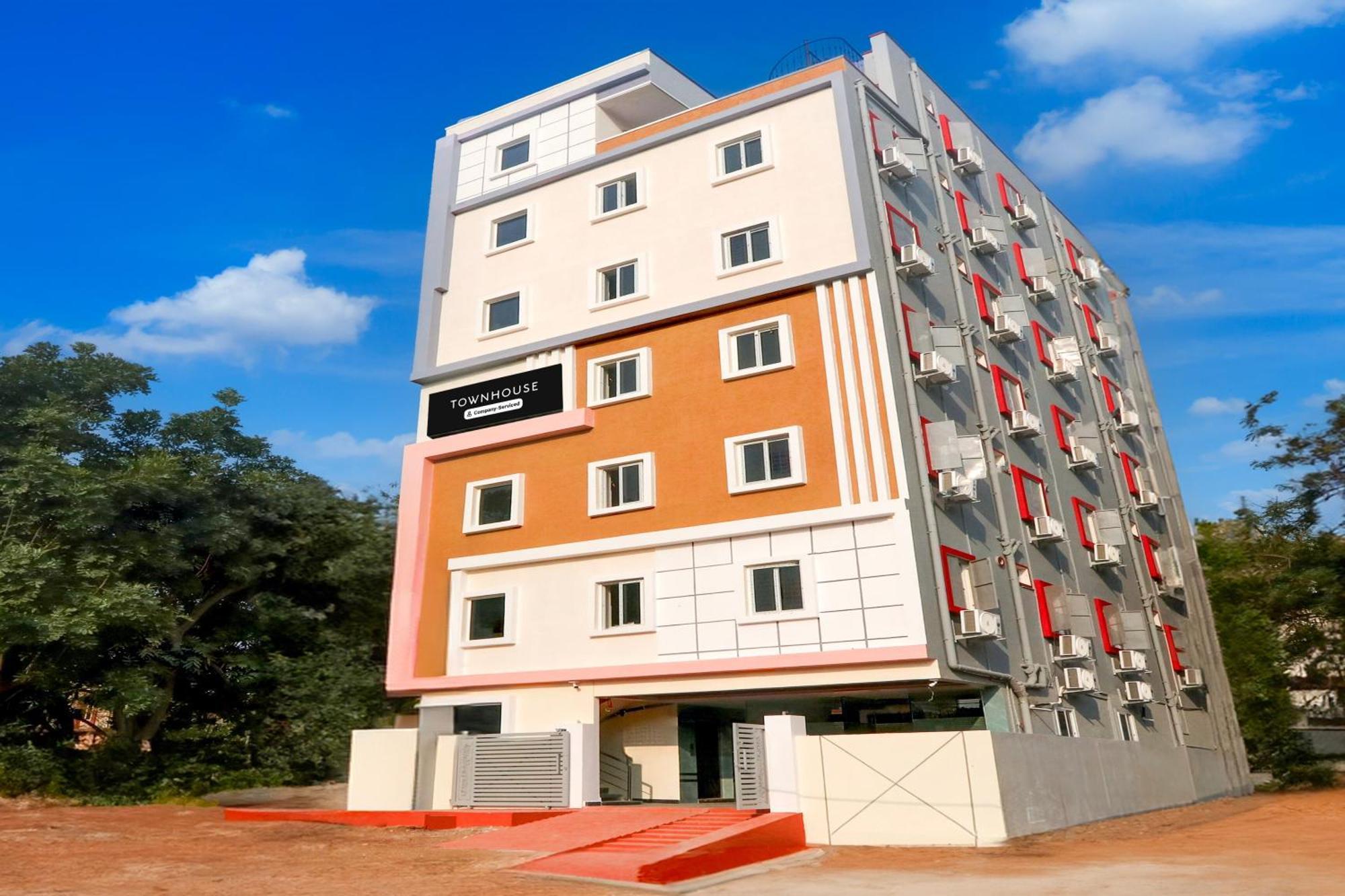 Super Townhouse Nanak Ram Guda Near Waverock Sez Hyderabad Exterior photo